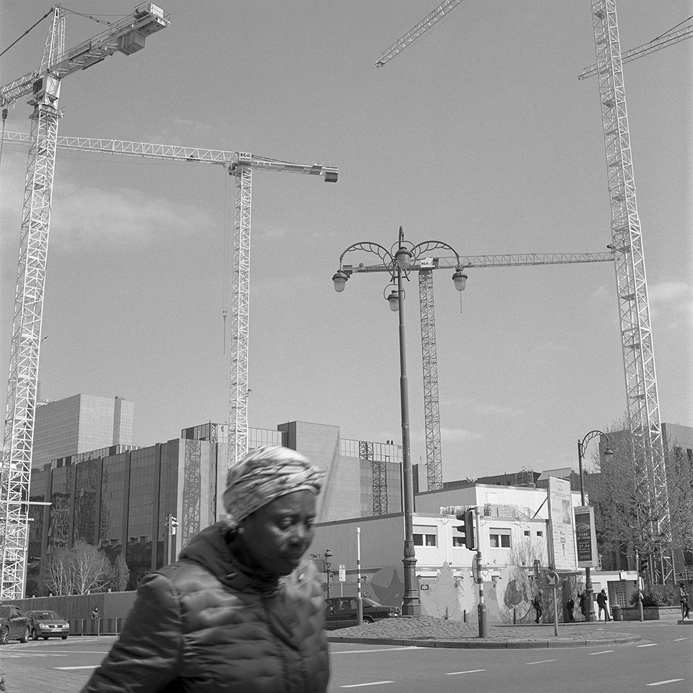 “Canal Kanaal” is a project about the canal area in Brussels. A key element of the capital's topography, it has undergone several modifications along its history.
Formerly a natural barrier in the city, this area has expressed its various social and economic changes, ever since the 19th Century.