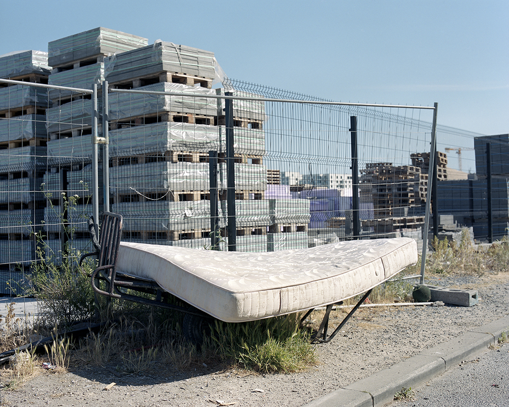 “On est venus ici pour la vue” is a project on “Aurore”, a neighbourhood in Brussels. Built in the Sixties, it is today part of the « Plan canal », a scheme for the transformation and revitalization of the area. In collaboration with Pauline Vanden Neste.