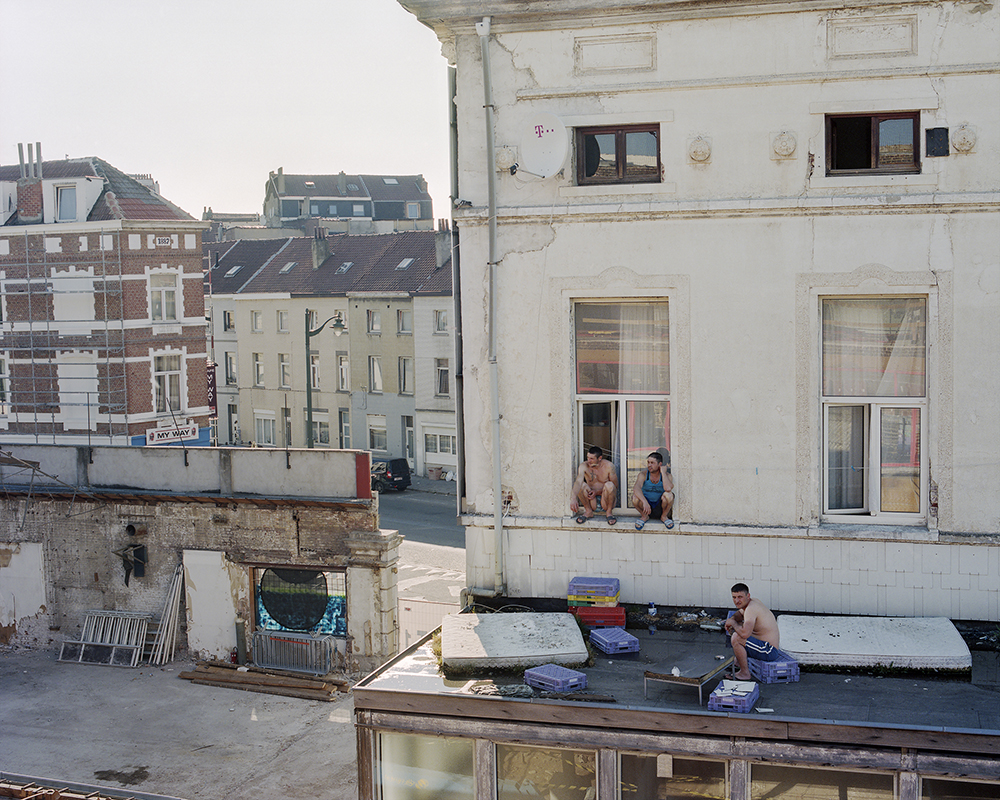 “On est venus ici pour la vue” is a project on “Aurore”, a neighbourhood in Brussels. Built in the Sixties, it is today part of the « Plan canal », a scheme for the transformation and revitalization of the area. In collaboration with Pauline Vanden Neste.